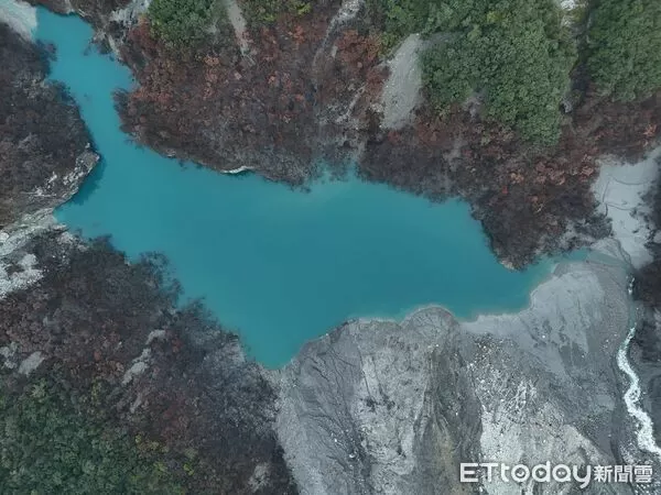 ▲▼目前湖區面積12.6公頃，蓄水量150萬噸，溢流破壞後至今水位高程已下降119.3公尺。（圖／花蓮分署提供，下同）