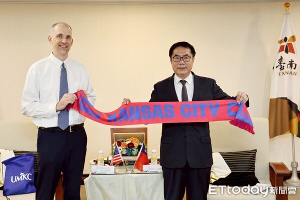 ▲黃偉哲市長接待日本山口縣教育長繁吉健志一行，盼深化教育文化交流。（記者林東良翻攝，下同）