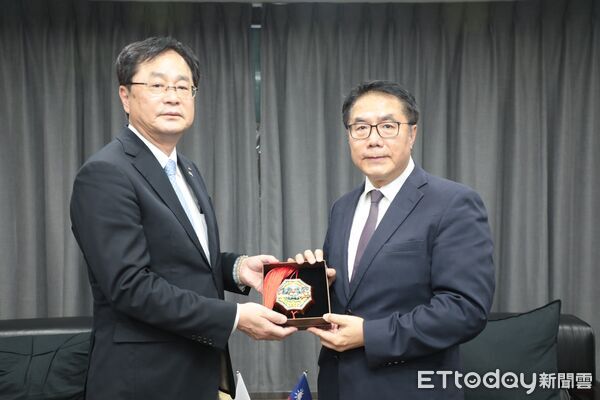 ▲黃偉哲市長接待日本山口縣教育長繁吉健志一行，盼深化教育文化交流。（記者林東良翻攝，下同）