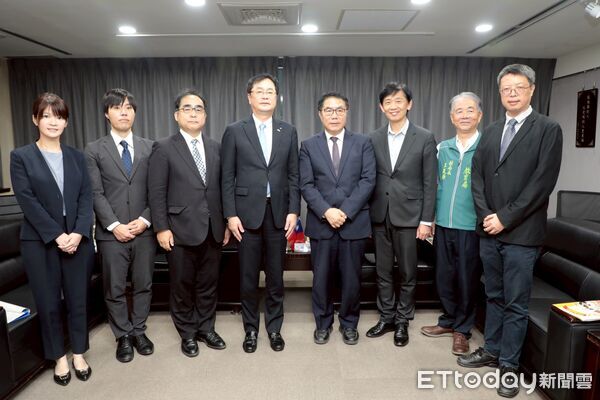 ▲黃偉哲市長接待日本山口縣教育長繁吉健志一行，盼深化教育文化交流。（記者林東良翻攝，下同）