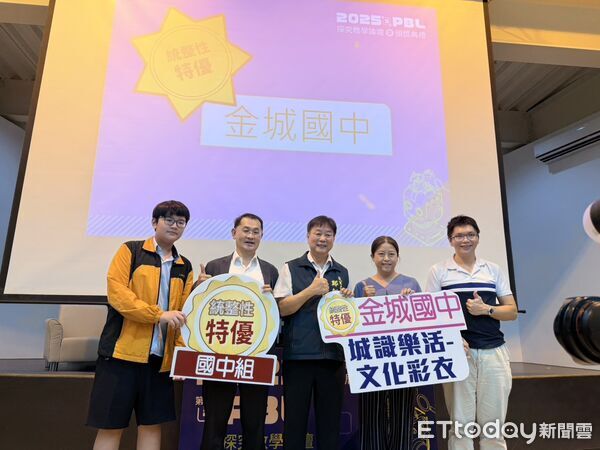 ▲永仁高中舉辦2025 PBL探究教學論壇暨頒獎典禮，校長、主任與教師共聚交流。（記者林東良翻攝，下同）