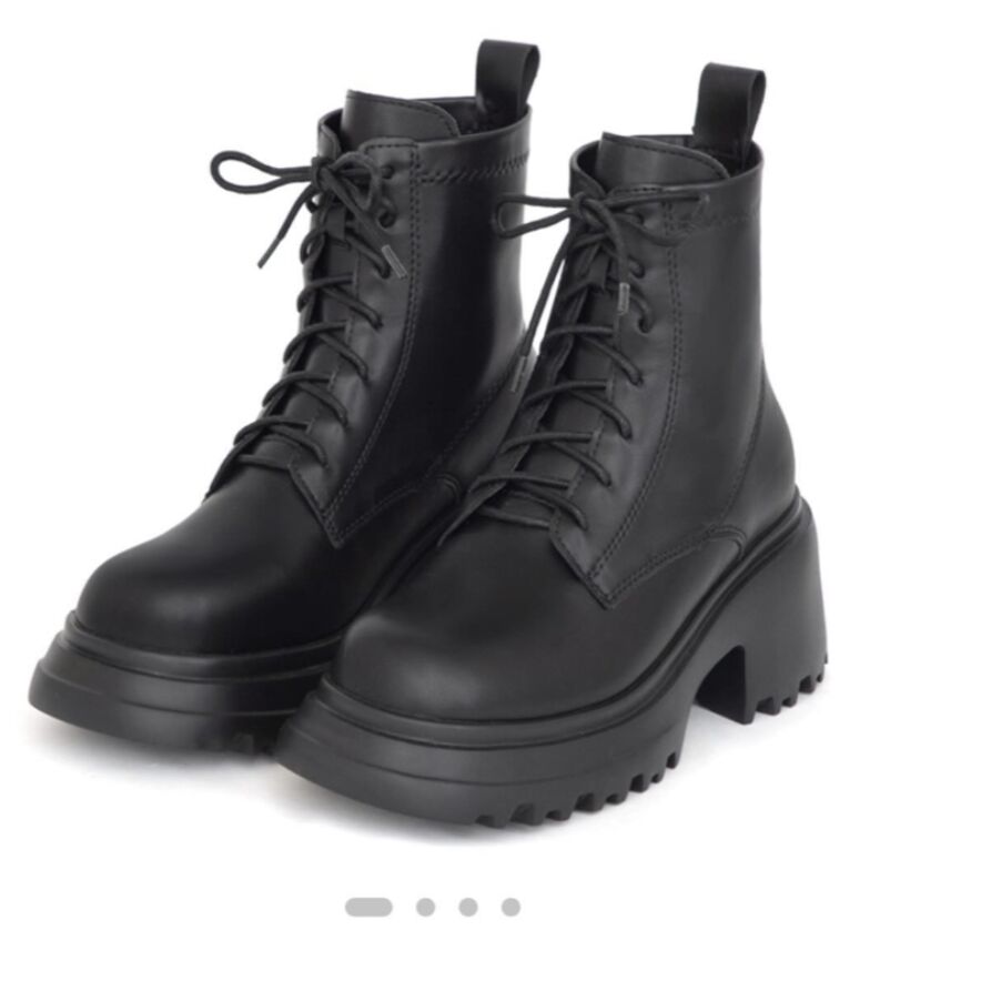 ▲▼     Lisa、Jennie穿「台牌平價靴演出」   。（圖／翻攝自官網、ＩＧ）