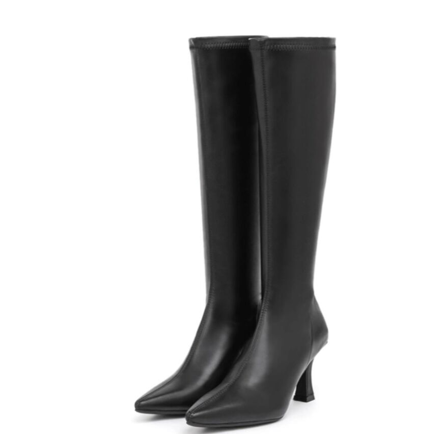 ▲▼     Lisa、Jennie穿「台牌平價靴演出」   。（圖／翻攝自官網、ＩＧ）