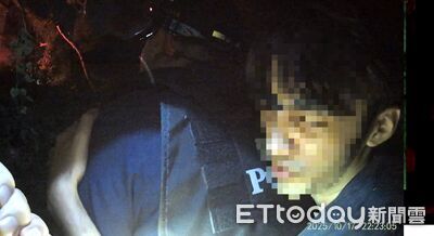 豐原騎士閃浪貓「摔落6米深山谷」　警消驚險下切救人畫面曝