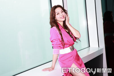 神級美魔女歌手嫁砂石大亨　悲曝「遭強震嚇到血崩」心痛流產