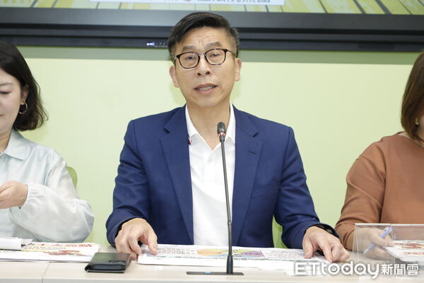 ▲▼民進黨立法院黨團召開「民進黨團提出外送專法 保障外送員權益 創造客、店、平台多贏」記者會，立委鍾佳濱、林月琴、吳思瑤、陳培瑜、范雲，與多名外送平台業者共同出席。（圖／記者湯興漢攝）