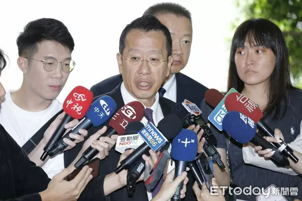 ▲▼藝人閃兵風波再起，國防部長顧立雄21日接受媒體聯訪時表達看法。（圖／記者湯興漢攝）