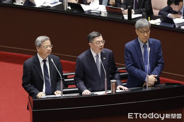 ▲經濟部長龔明鑫(左起)、行政院長卓榮泰、農業部長陳駿季21日在立法院備詢。（圖／記者湯興漢攝）