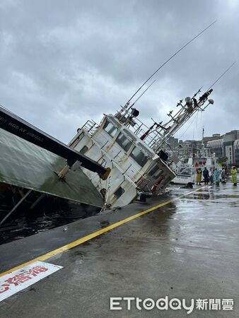 ▲▼      基隆港東15號碼頭的「宏略8號」       。（圖／記者郭世賢翻攝）