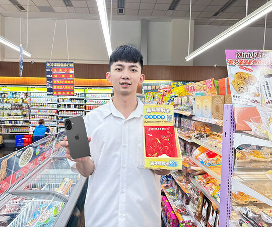 ▲▼萊爾富抽「輝達、台積電」雙股票！100萬張「馬年發財卡」開賣。（圖／業者提供）