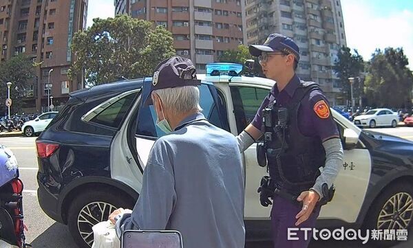 ▲▼台中阿伯10天內三進派出所，暖警一眼認出這名迷途長者。（圖／警方提供，下同）