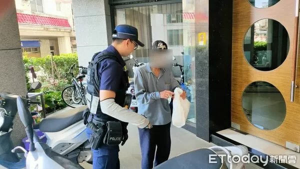 ▲▼台中阿伯10天內三進派出所，暖警一眼認出這名迷途長者。（圖／警方提供，下同）