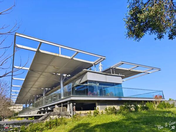 ▲▼蘭博烏石港驛站海景咖啡廳「啾咕咖啡烏石港店」！品嚐每日限定千層蛋糕，順道賞鯨去。（圖／部落客紫色微笑提供）