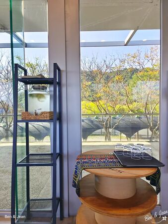 ▲▼蘭博烏石港驛站海景咖啡廳「啾咕咖啡烏石港店」！品嚐每日限定千層蛋糕，順道賞鯨去。（圖／部落客紫色微笑提供）