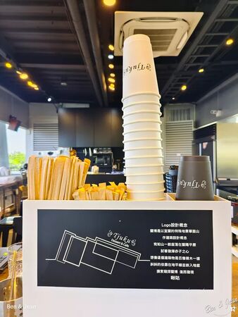 ▲▼蘭博烏石港驛站海景咖啡廳「啾咕咖啡烏石港店」！品嚐每日限定千層蛋糕，順道賞鯨去。（圖／部落客紫色微笑提供）