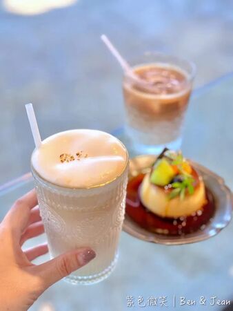 ▲▼蘭博烏石港驛站海景咖啡廳「啾咕咖啡烏石港店」！品嚐每日限定千層蛋糕，順道賞鯨去。（圖／部落客紫色微笑提供）