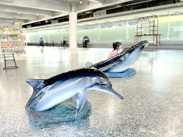 ▲▼蘭博烏石港驛站海景咖啡廳「啾咕咖啡烏石港店」！品嚐每日限定千層蛋糕，順道賞鯨去。（圖／部落客紫色微笑提供）