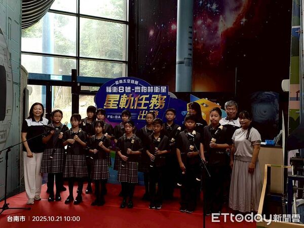 ▲南瀛天文館推出《星軌任務出發－福衛八號特展》，民眾可透過互動體驗了解台灣自主衛星任務（記者林東良翻攝，下同）