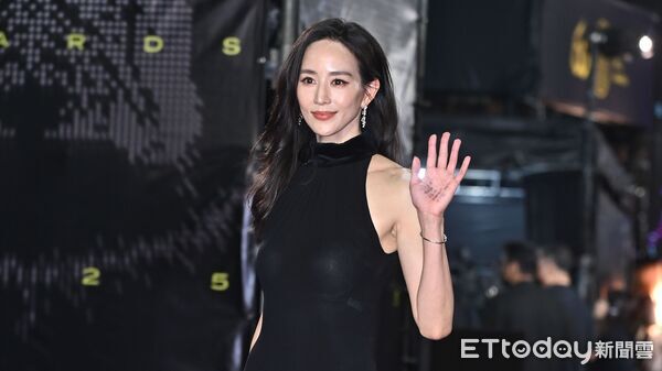 張鈞甯揮手被發現「手掌整片黑字」！　金鐘隔3天解密：是醫生名（圖／記者林敬旻攝）