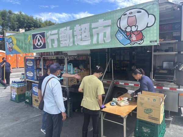 ▲▼全聯於花蓮的「光復中山門市」推出「行動超市車」。（圖／業者提供）