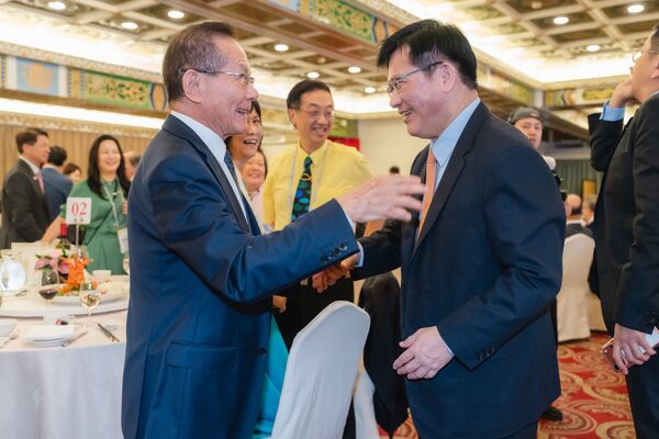 ▲▼外交部長林佳龍20日宴請世界各地的僑務委員，以及立法院與監察院外交及國防委員會委員。僑委會主委徐佳青。（圖／翻攝自Facebook／林佳龍）