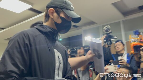 ▲▼藝人閃兵案移送，修杰楷。（圖／記者陸運陞攝）