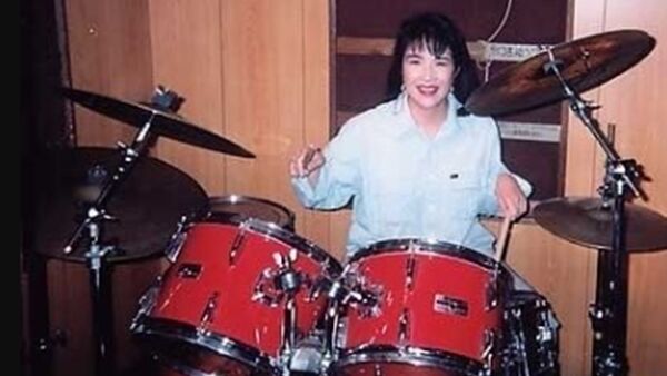 ▲▼日本首相高市早苗熱愛重金屬搖滾樂，大學時曾在樂團擔任鼓手。（圖／翻攝本人官方網站）