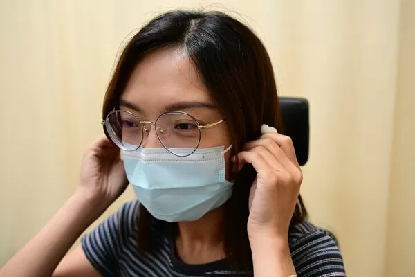 ▲▼民眾若長時間使用耳機，導致出現耳鳴、耳悶症狀，建議可以就醫檢查。（圖／亞大醫院提供）