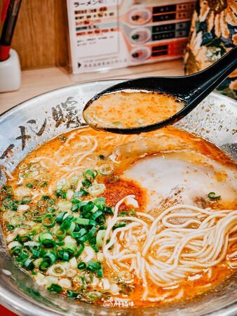 ▲▼「暖暮拉麵」赤烈火 VS 四川麻辣大評比。（圖／部落客胖貓提供）