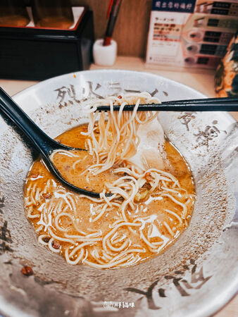 ▲▼「暖暮拉麵」赤烈火 VS 四川麻辣大評比。（圖／部落客胖貓提供）