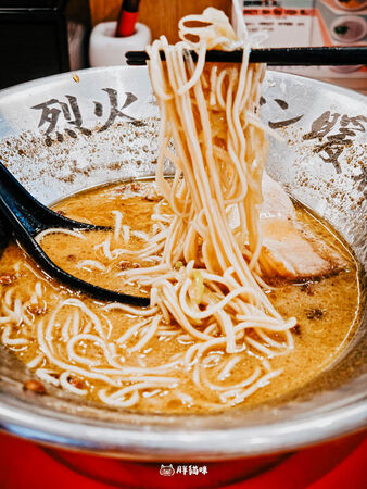 ▲▼「暖暮拉麵」赤烈火 VS 四川麻辣大評比。（圖／部落客胖貓提供）