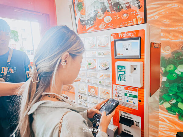 ▲▼「暖暮拉麵」赤烈火 VS 四川麻辣大評比。（圖／部落客胖貓提供）