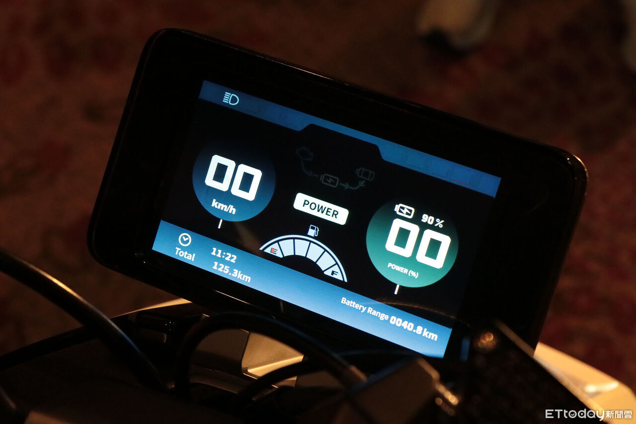 ▲快訊／三陽「PE3油電增程機車」來了！滿油滿電可跑325KM。（圖／記者張慶輝攝）