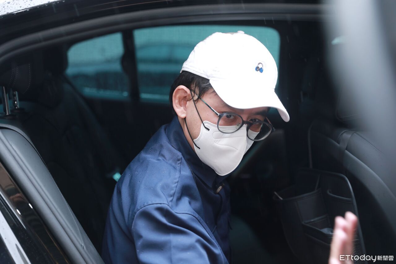 教召講師竟喊「黃子佼很無辜」：誰手機裡沒有肉片？　全場炸鍋