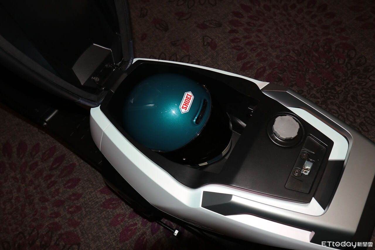 ▲快訊／三陽「PE3油電增程機車」來了！全球首創滿油滿電可跑325KM。（圖／記者張慶輝攝）