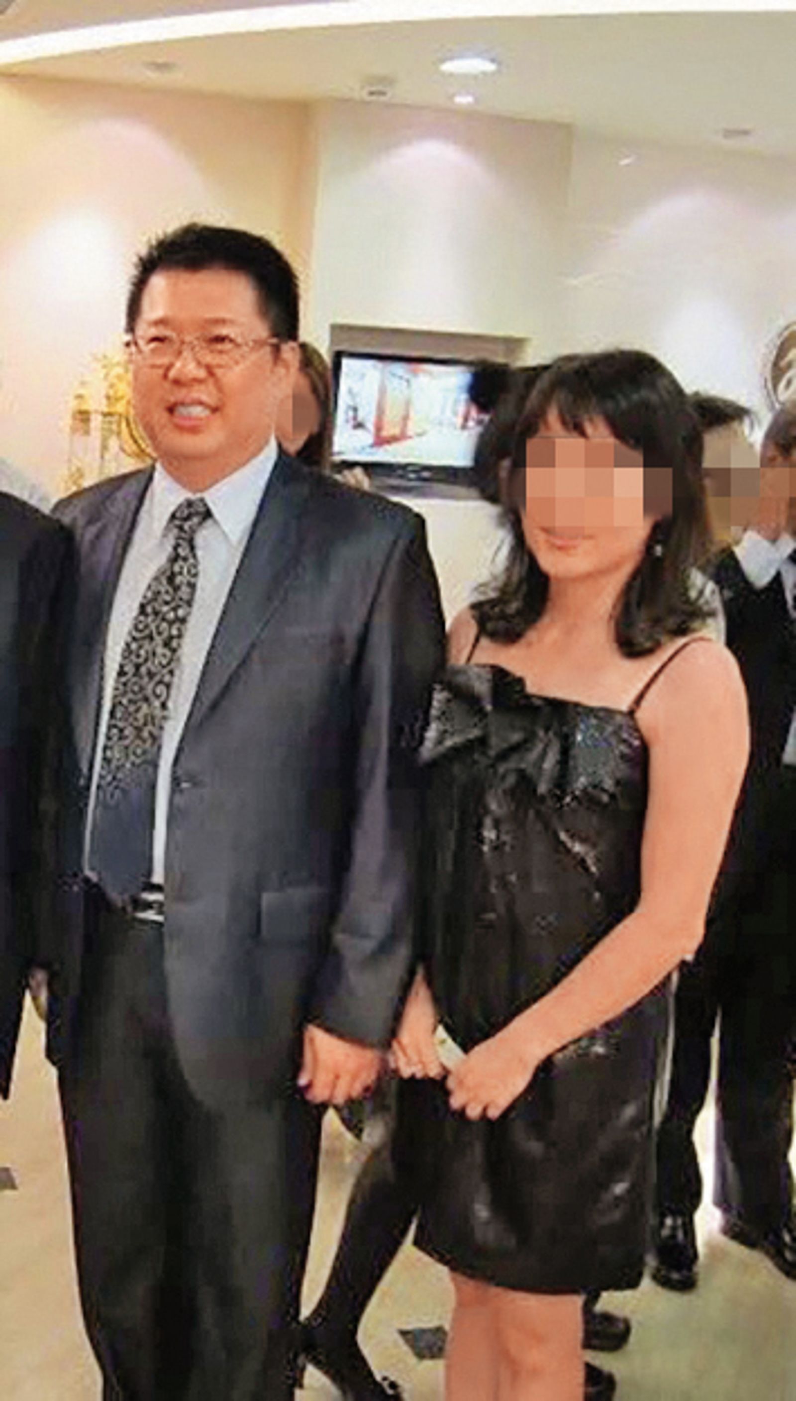 林志明（左）和林熙娜常公開出席活動，而低調的元配（右）僅在早期會陪同亮相。（翻攝自林志明臉書）