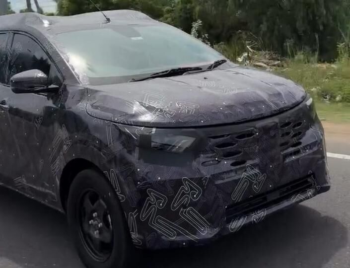 ▲Nissan神秘跨界MPV於印度現身！將具備3排7人座。（圖／翻攝自IG@kodaivik）