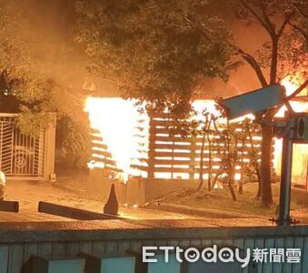 快訊／士林地檢後方突大火　火光照亮黑夜
