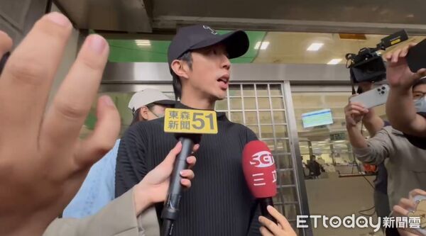 ▲小杰複訊結束離開新北檢。（圖／記者陳以昇攝）