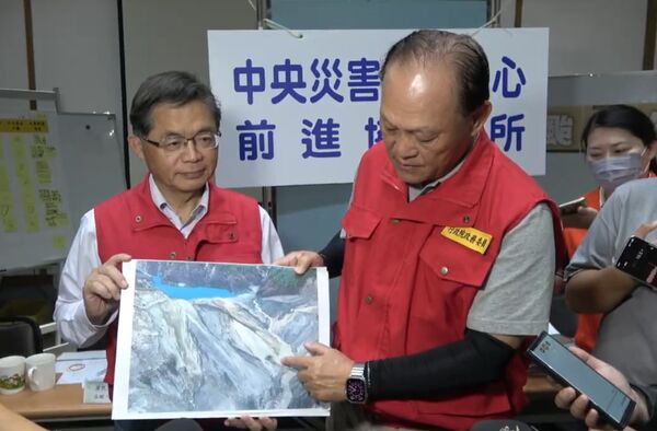 ▲新舊堰塞湖對比曝光。（圖／翻攝林業及自然保育署花蓮分署）