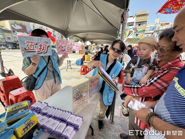 ▲▼  嘉義分署假日結合租稅活動設攤宣導反詐騙 貫徹「五打七安」增進民眾防詐意識及法治觀念 。（圖／法務部行政執行署嘉義分署提供）