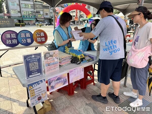 ▲▼  嘉義分署假日結合租稅活動設攤宣導反詐騙 貫徹「五打七安」增進民眾防詐意識及法治觀念 。（圖／法務部行政執行署嘉義分署提供）