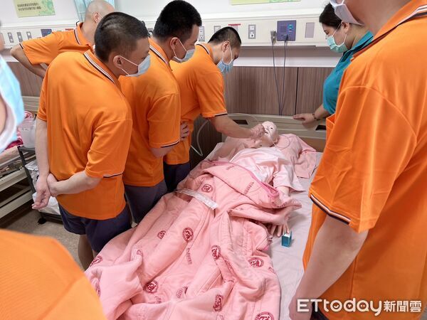 ▲16名學員合影留念，象徵嶄新人生的開始。（圖／記者游瓊華翻攝）