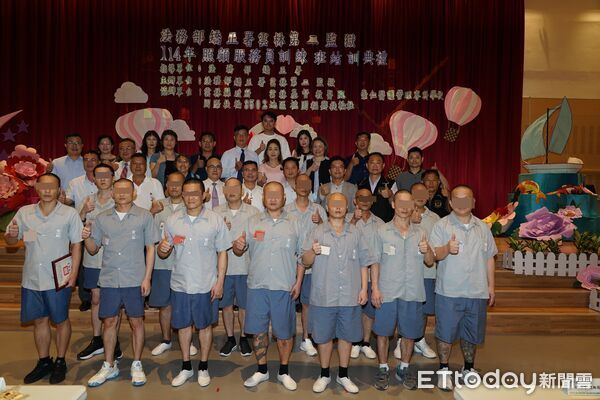 ▲16名學員合影留念，象徵嶄新人生的開始。（圖／記者游瓊華翻攝）