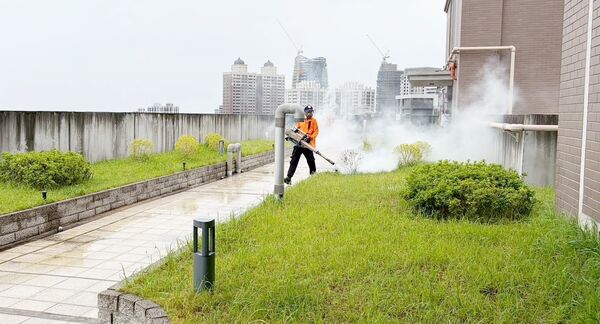 ▲桃園市近期累計7例本土登革熱確診個案，衛生局加強消毒作業。（圖／桃園市衛生局提供）
