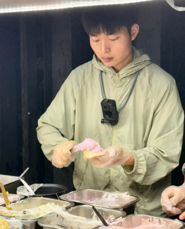 ▲包麻糬的張同學。（圖／翻攝自九派新聞）