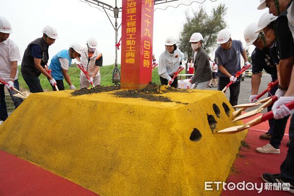 ▲雲林縣長張麗善主持四湖大排治理工程動工典禮，地方民代與居民齊聚見證治水新進展。（圖／記者游瓊華翻攝）