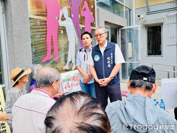 ▲台南市永康區市地重劃爭議延燒，台灣台南基督教聯合服務會、二王基督教墓園自救會及上百位墓主家屬到場陳抗，堅決反對將私人墓園納入重劃範圍，要求市府立即停止拆遷程序。（圖／記者林東良翻攝，下同）