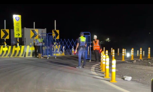 ▲▼台9線馬太鞍溪今天新增堰塞湖將於24小時內溢流，下午19時30時實施預警性封閉管制。（圖／交通部公路局）