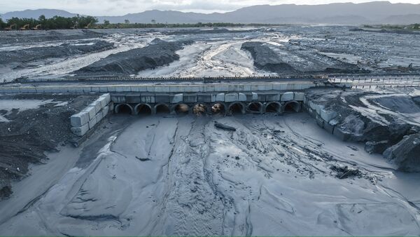 ▲▼    馬太鞍溪橋臨時便道今（22）日晨間現況照片兩張，請參考         。（圖／中央前進協調所提供）